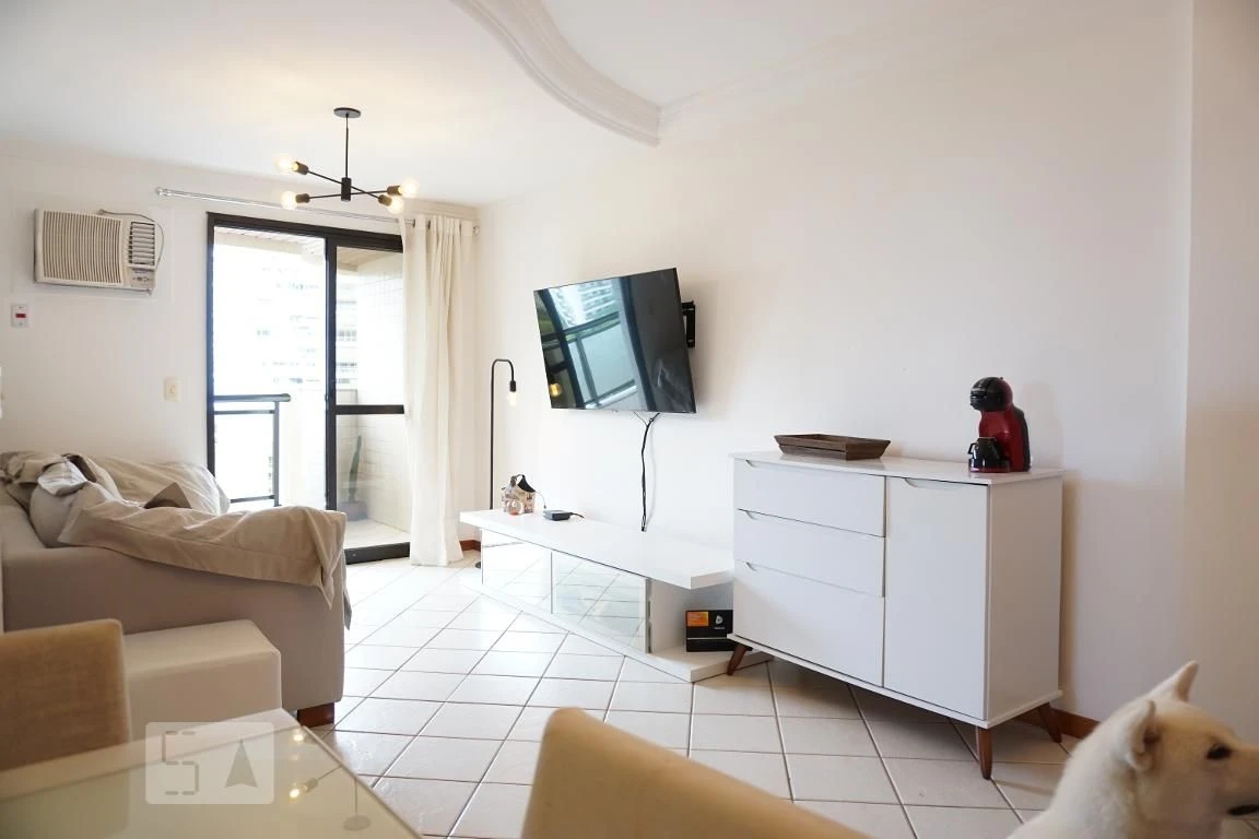 Apartamento mobiliado com 3 quartos e varanda