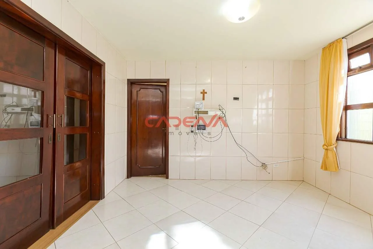 House with 5 bedrooms, 3 en-suites and 660 m² with 6 spaces — photo 6