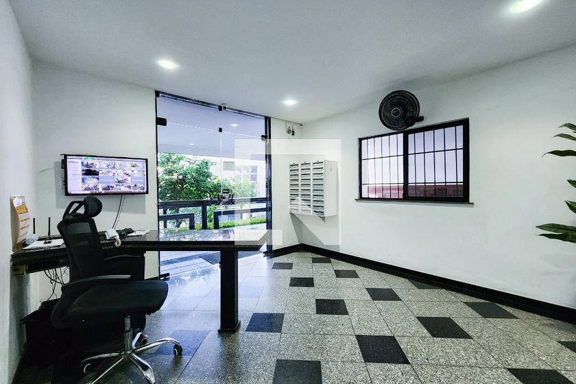 Furnished 100 m² apartment with 2 bedrooms and balcony — photo 49
