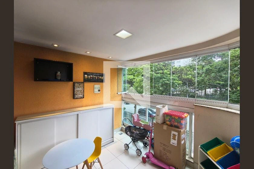 Furnished apartment, 103 m², with a glass-enclosed balcony — photo 42