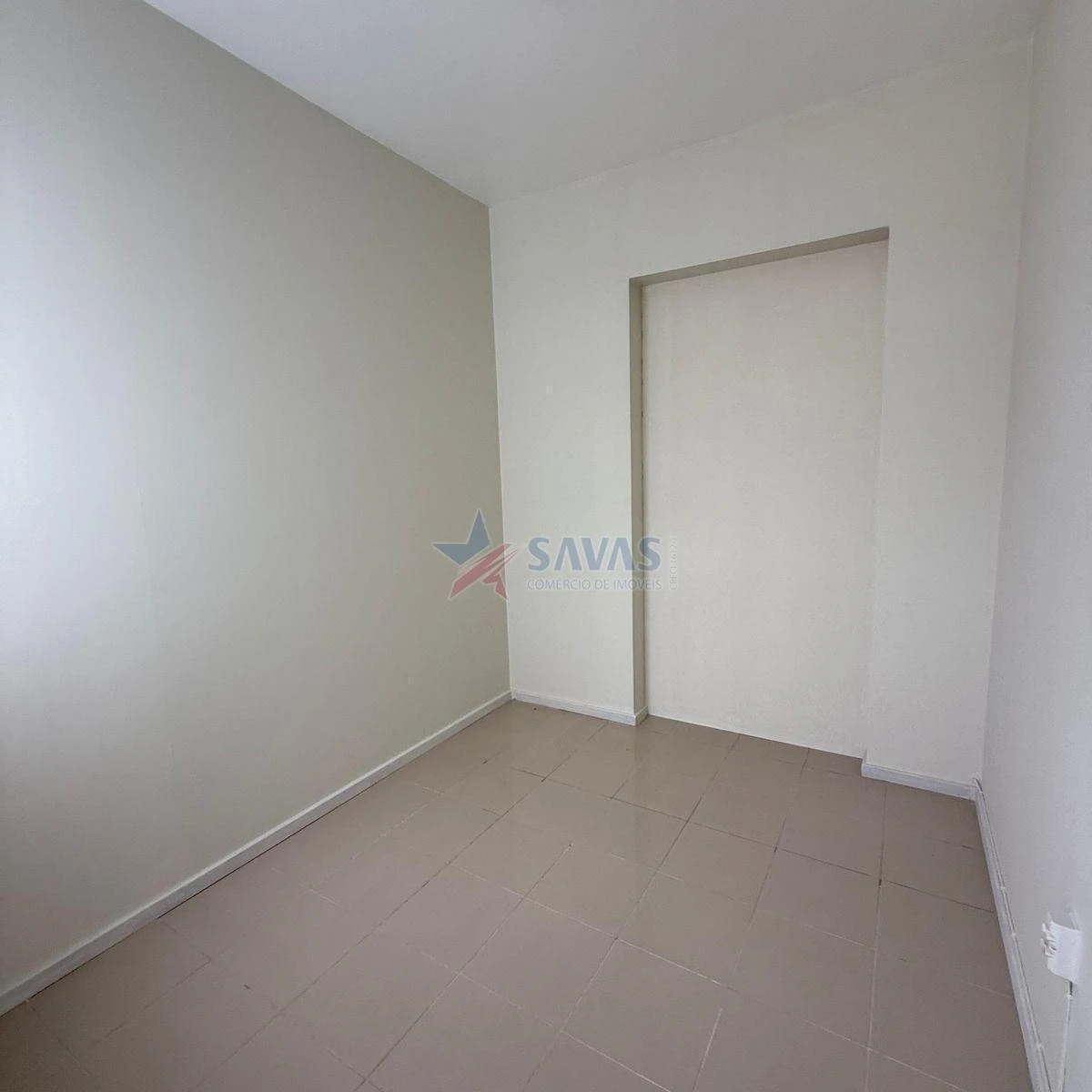 Glass-enclosed balcony in a 2-bedroom apartment, 88 m² — photo 9