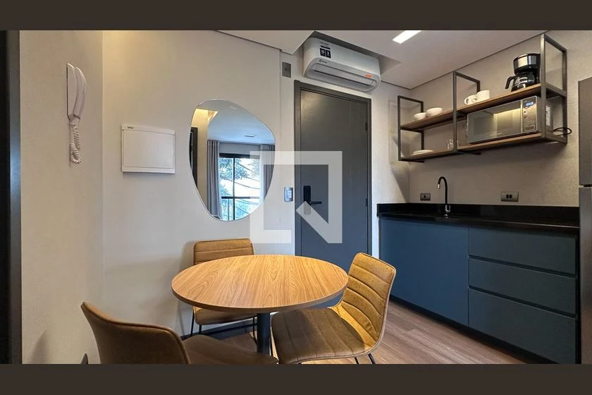 1-bedroom apartment with open-plan kitchen and balcony — photo 4