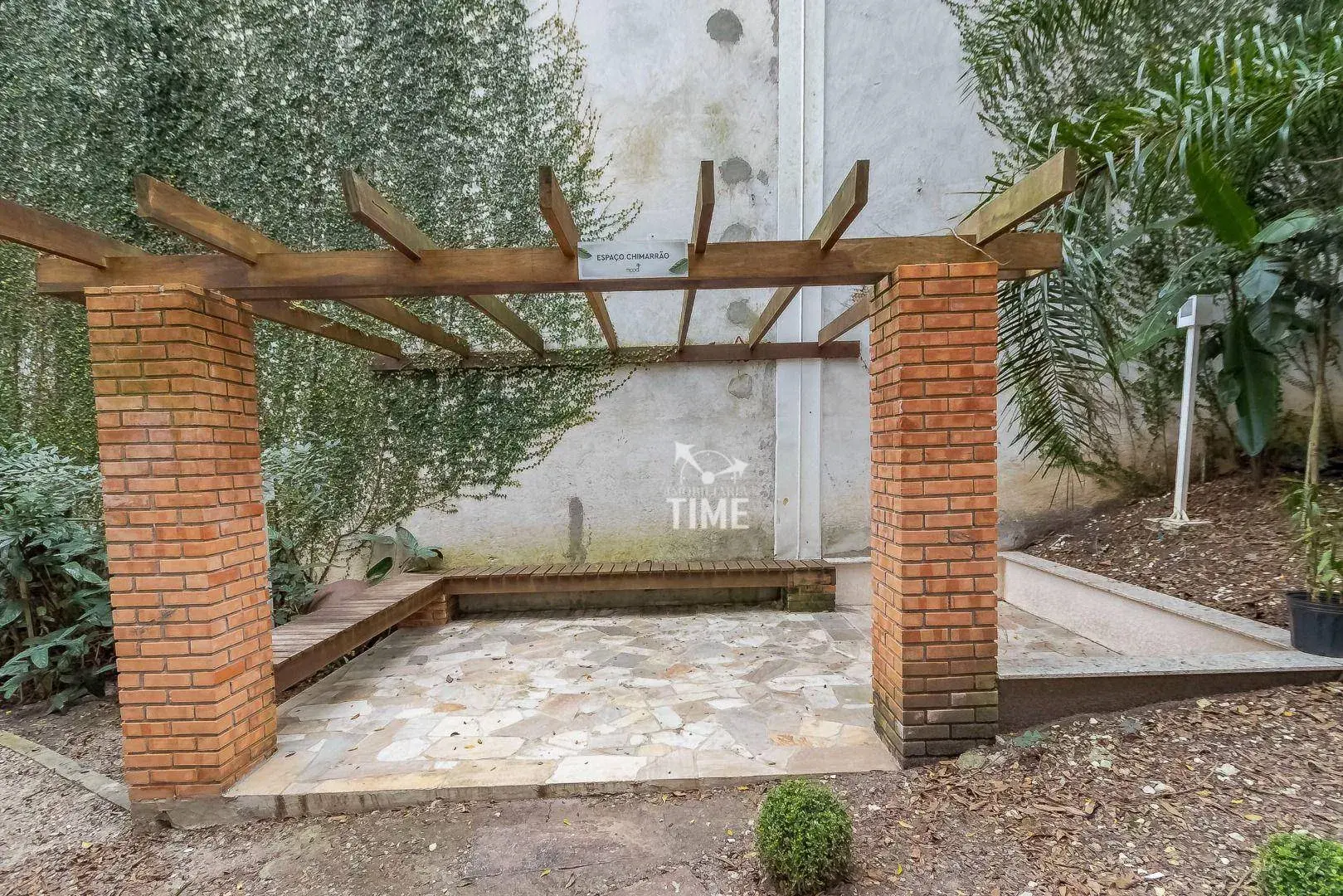Balcony with a grill in a 3-bedroom apartment, 107 m² — photo 59