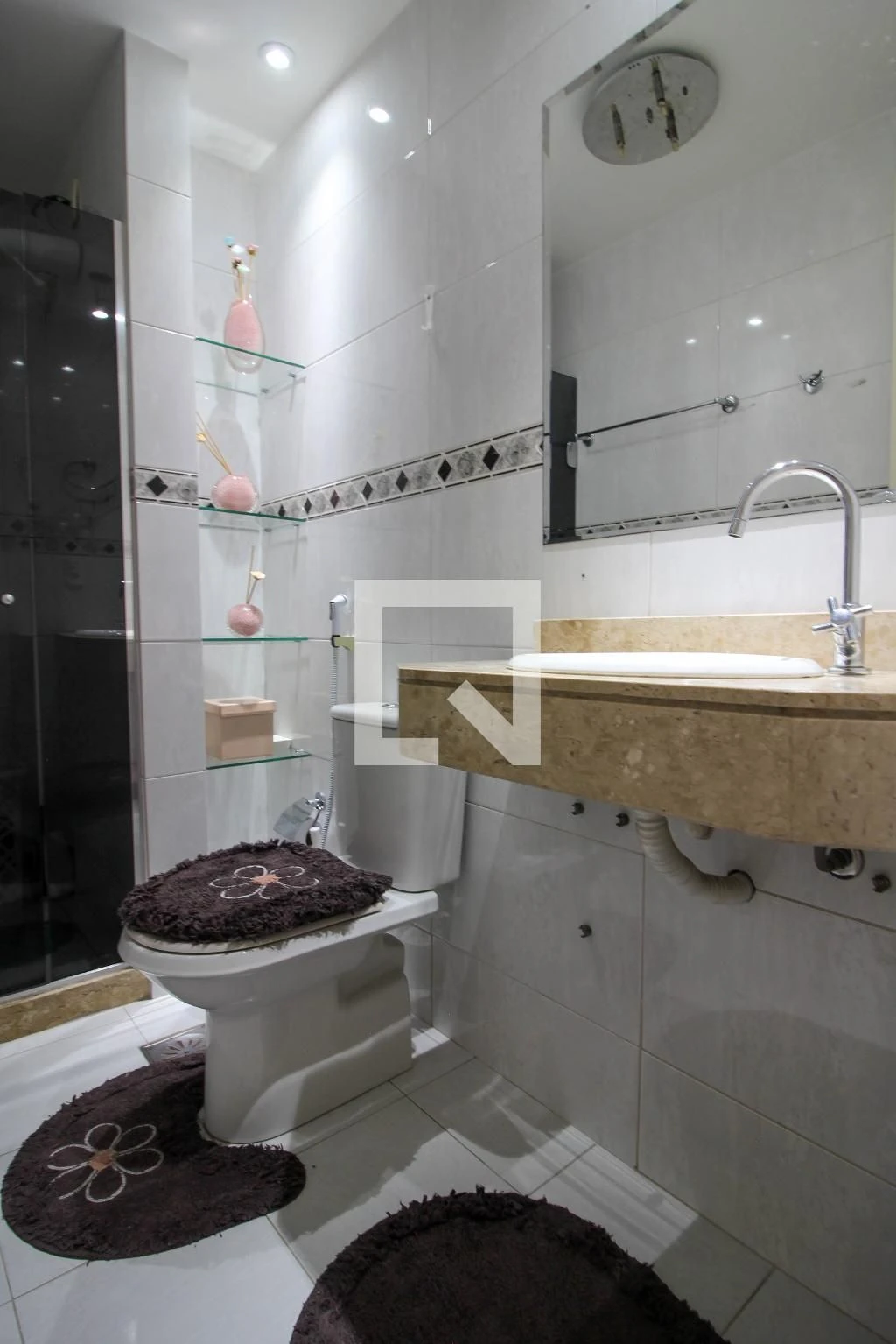 3-bedroom unfurnished apartment with laundry area — photo 21