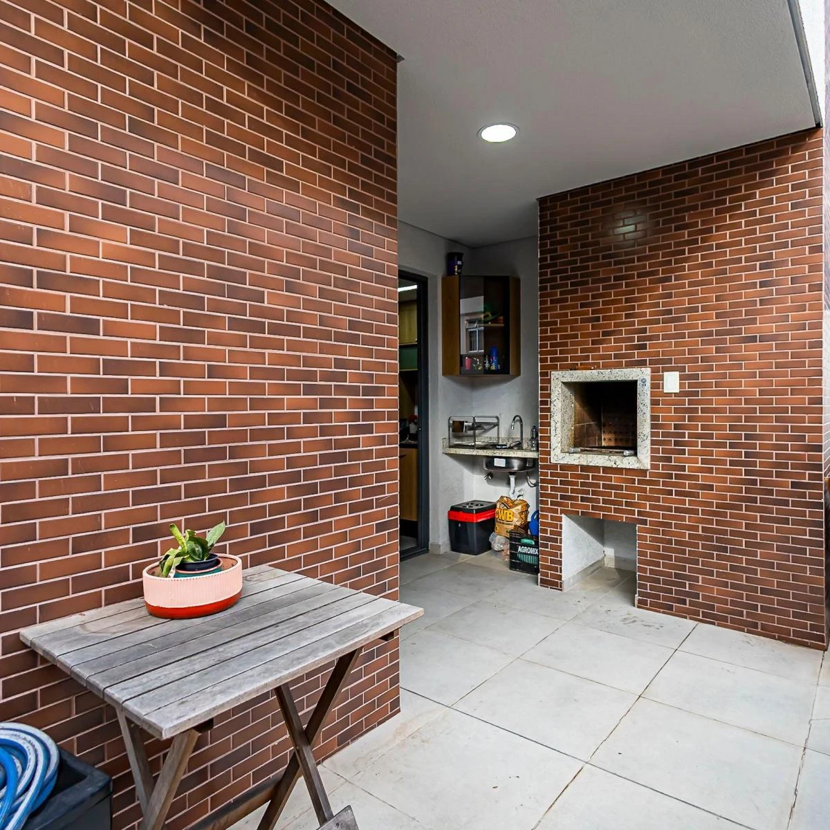 3-bedroom apartment with a grill on the balcony in Curitiba — photo 37