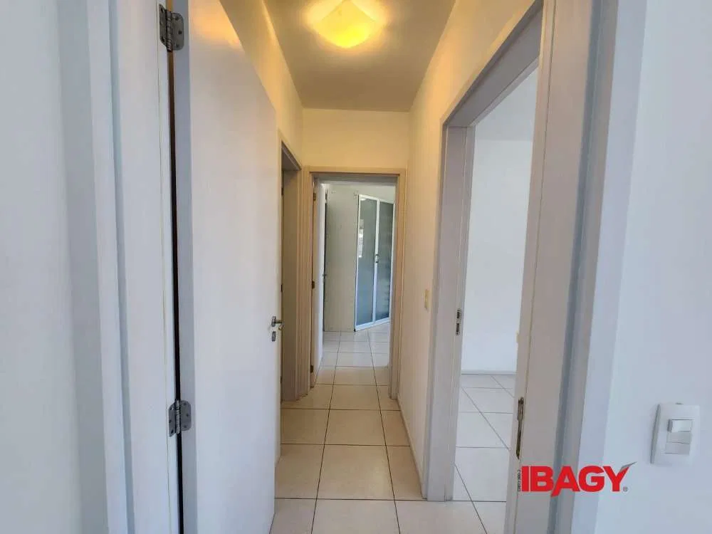 2-bedroom apartment in a building with a gym — photo 11