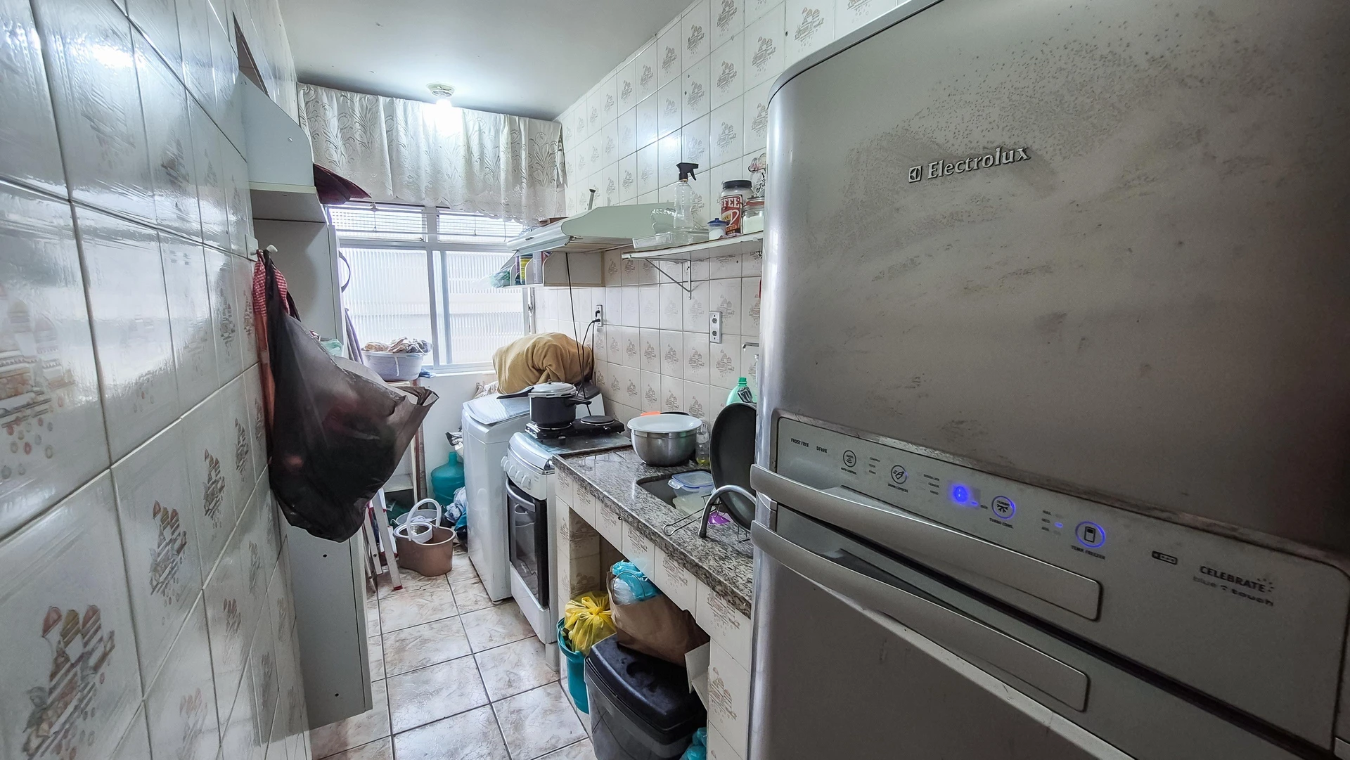 One-bedroom apartment with a washing machine — photo 2
