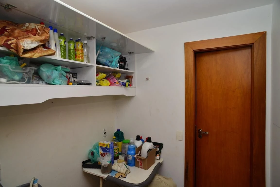 Furnished apartment, 300 m², with a glass-enclosed balcony — photo 36