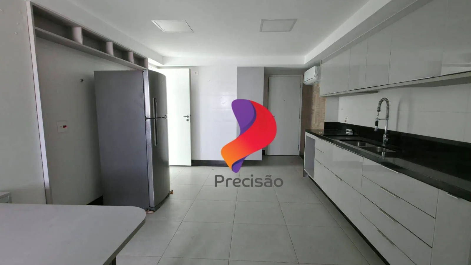 Rental apartment with 3 bedrooms and 5 bathrooms — photo 10