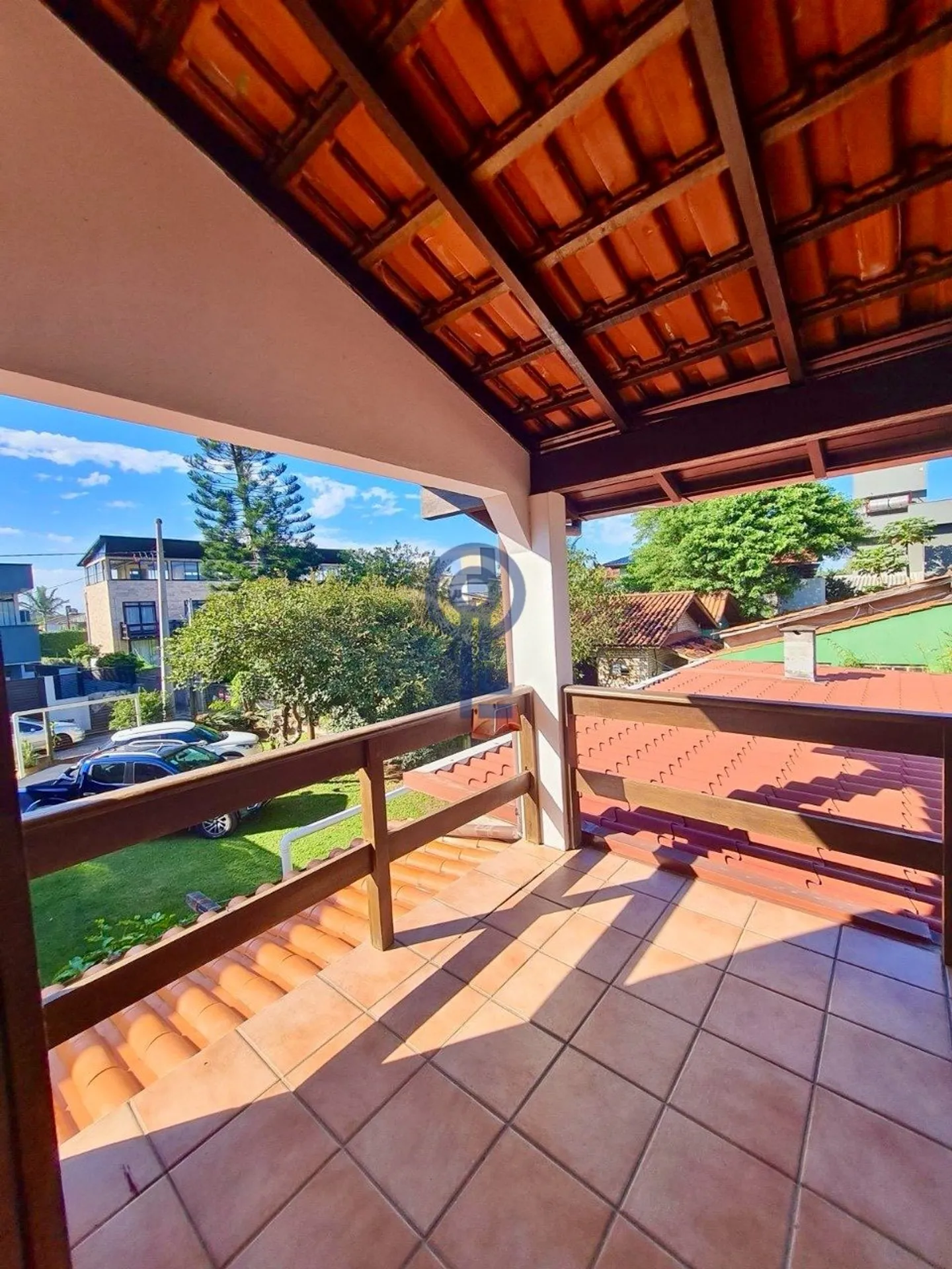 House with 2 bedrooms, both en-suite, plus private garden — photo 4