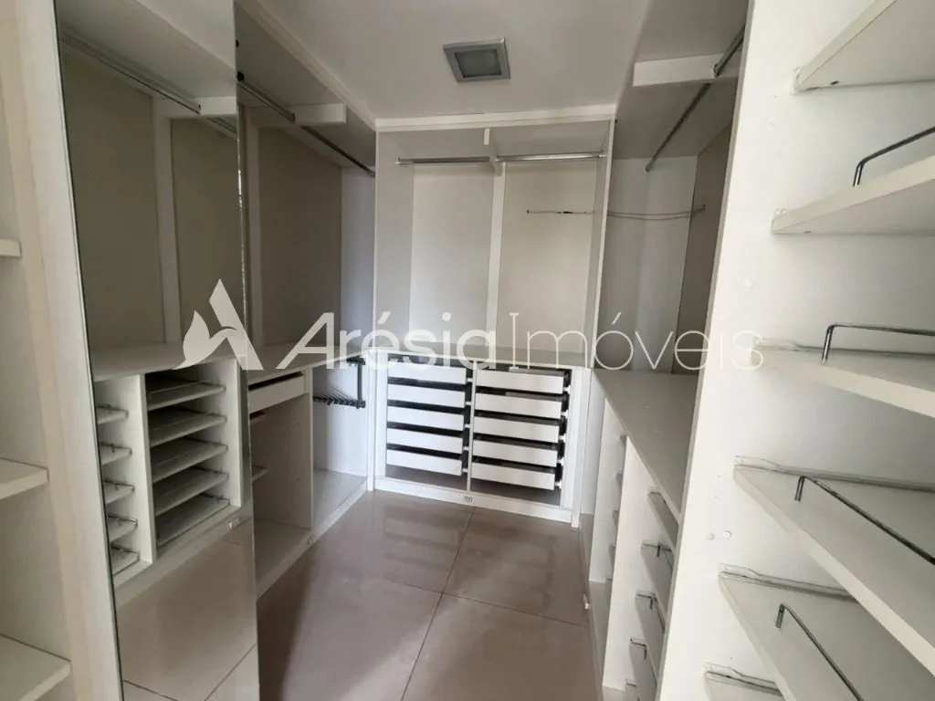 4-bedroom apartment in a building with a sauna — photo 39
