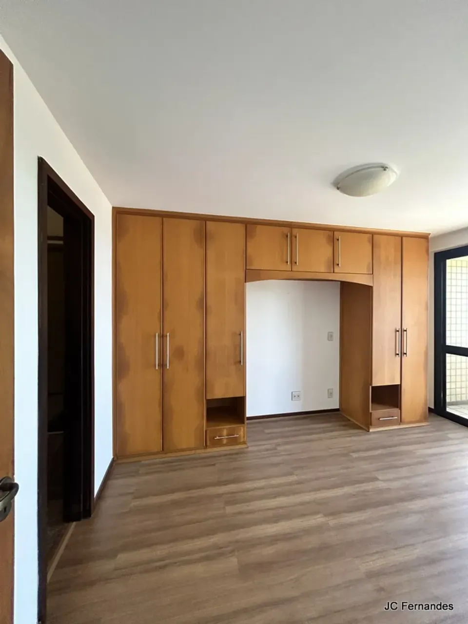 2-bedroom, 2-bath apartment with water and city view — photo 12