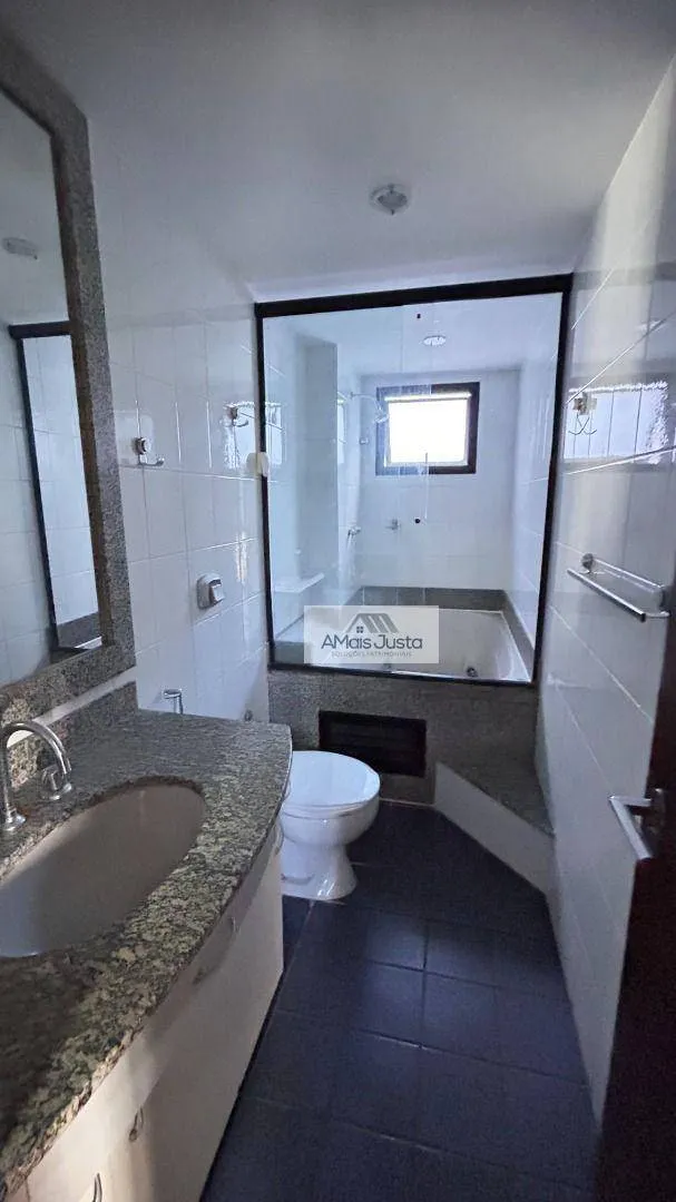 4-bedroom apartment in a building with a pool — photo 11