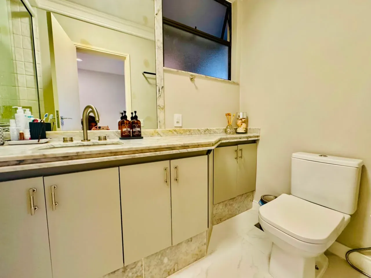 Furnished 3-bedroom apartment with 3 bathrooms — photo 39