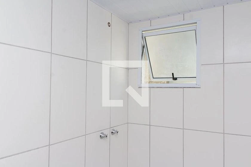 Unfurnished 2-bedroom apartment with 45 m² and wood floors — photo 32