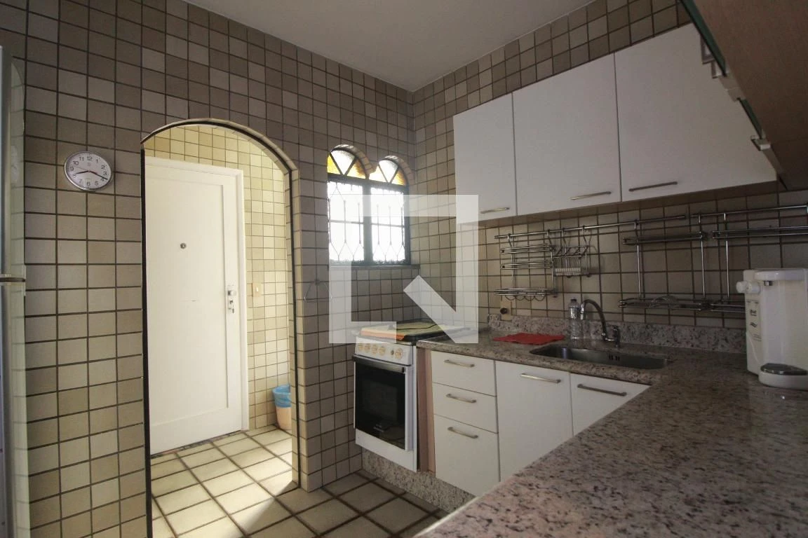 Квартира з 2 спальнями та дерев'яною підлогою або ламінатом — photo 21