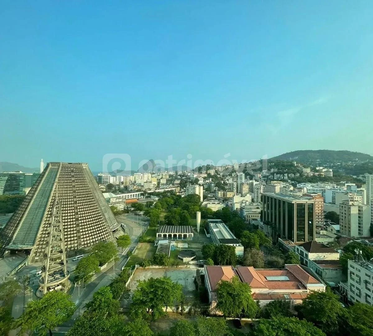 Apartamento de 957 m² com janelas do chão ao teto e vista — photo 9