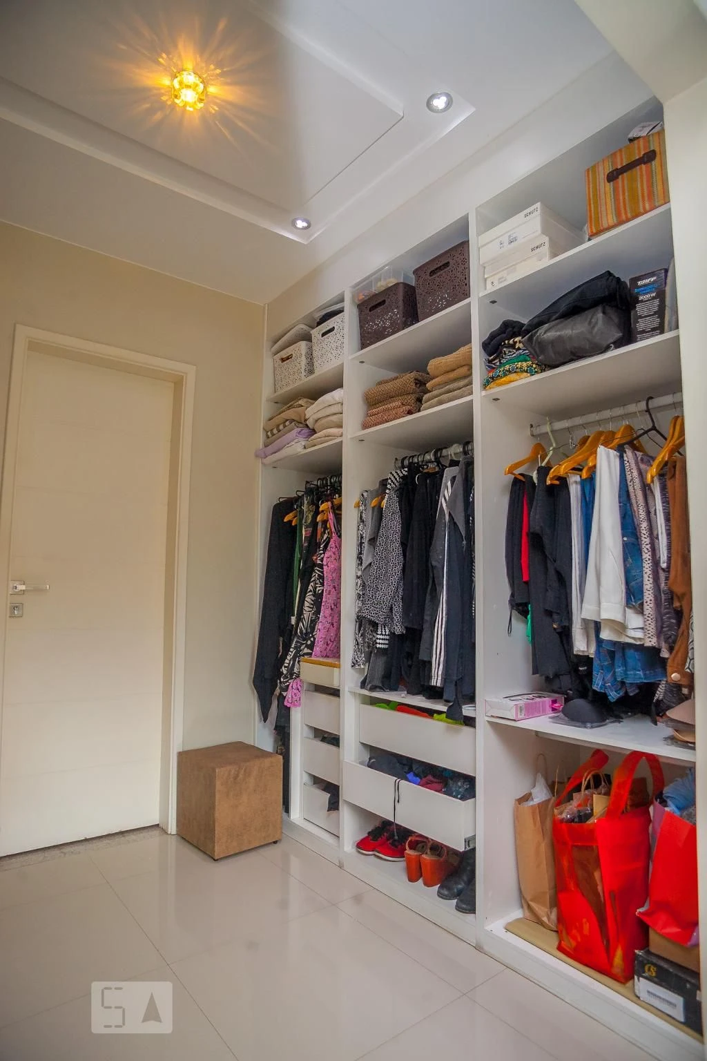 Власний басейн та 4 спальні: будинок 330 м² — photo 34