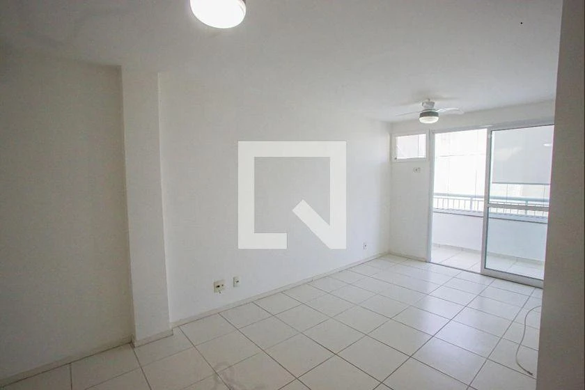 Balcony with a grill in a 3-bedroom apartment, 131 m² — photo 9