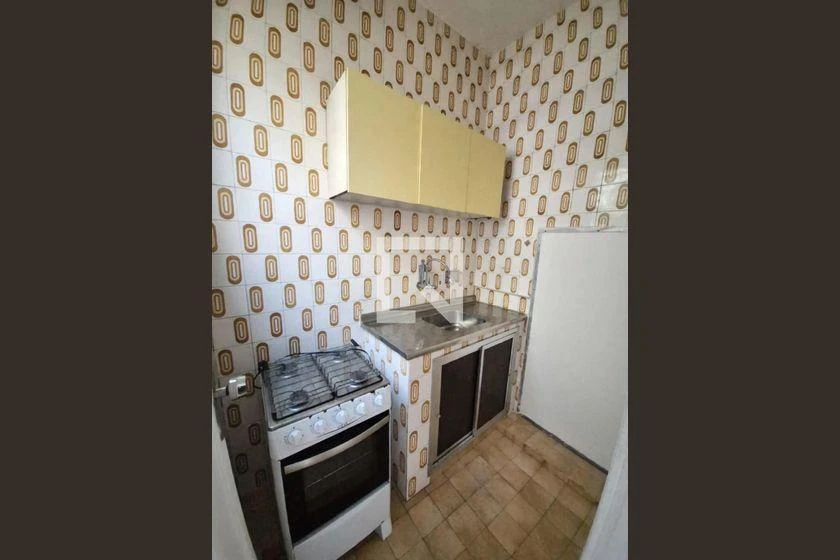 Wood or laminate floors in a one-bedroom apartment, 50 m² — photo 7