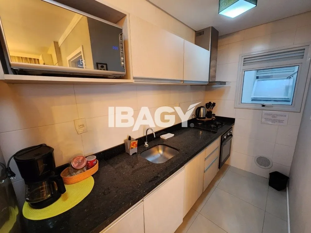 1-bedroom apartment with an open-plan kitchen — photo 8