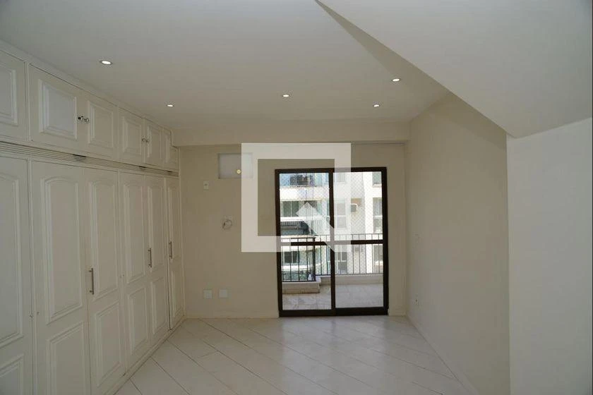 Apartamento para aluguel com 3 quartos e varanda de vidro — photo 21