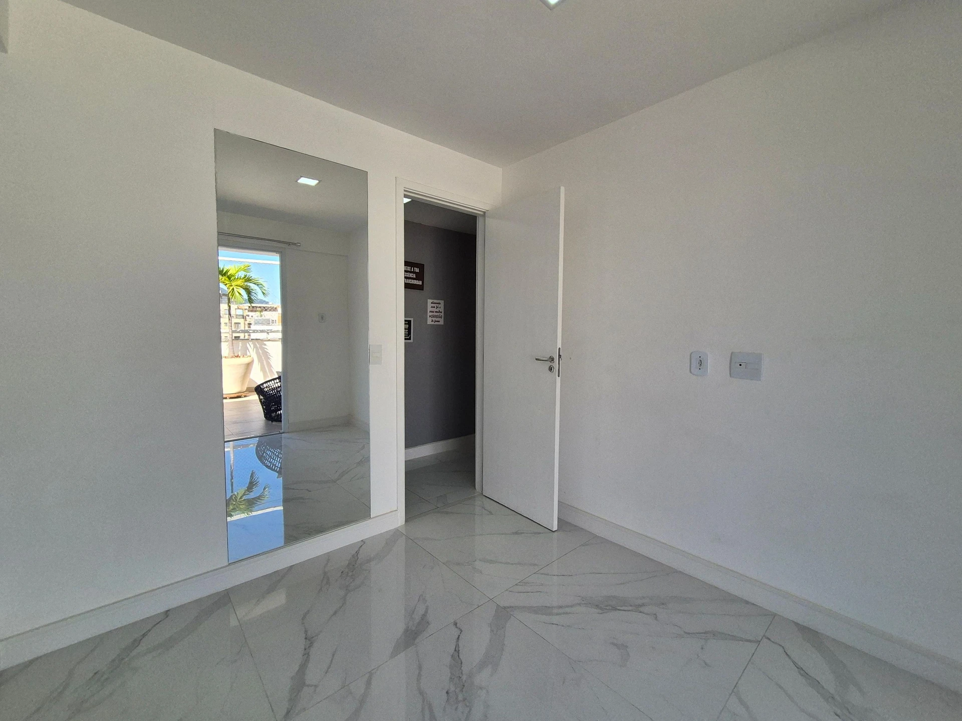 Furnished apartment with 5 bedrooms and open-plan kitchen — photo 61