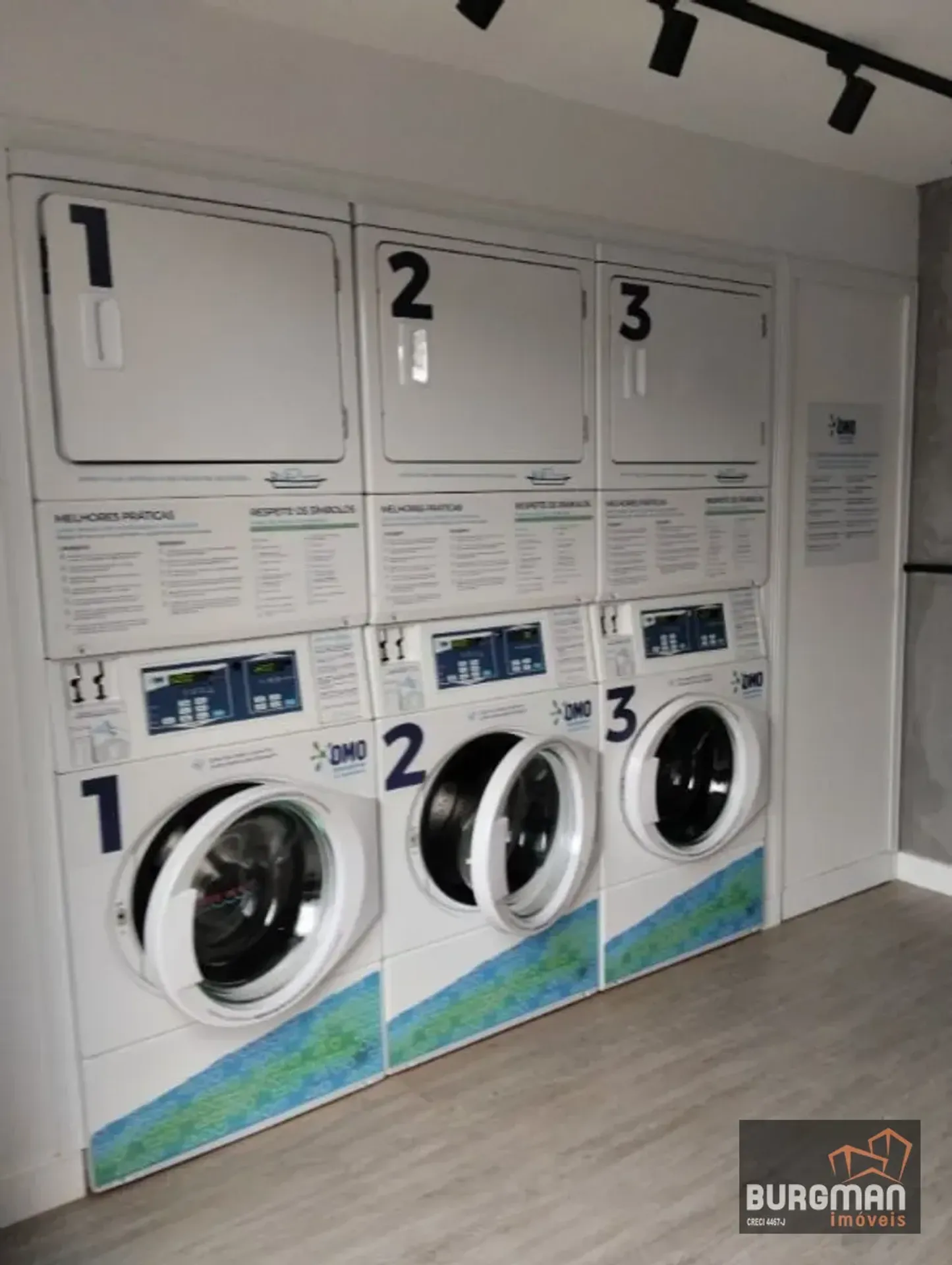 2-bedroom apartment with 1 parking space and laundry area — photo 32