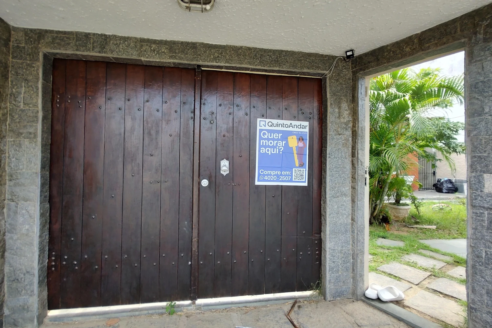 House with 3 bedrooms and a private backyard — photo 24
