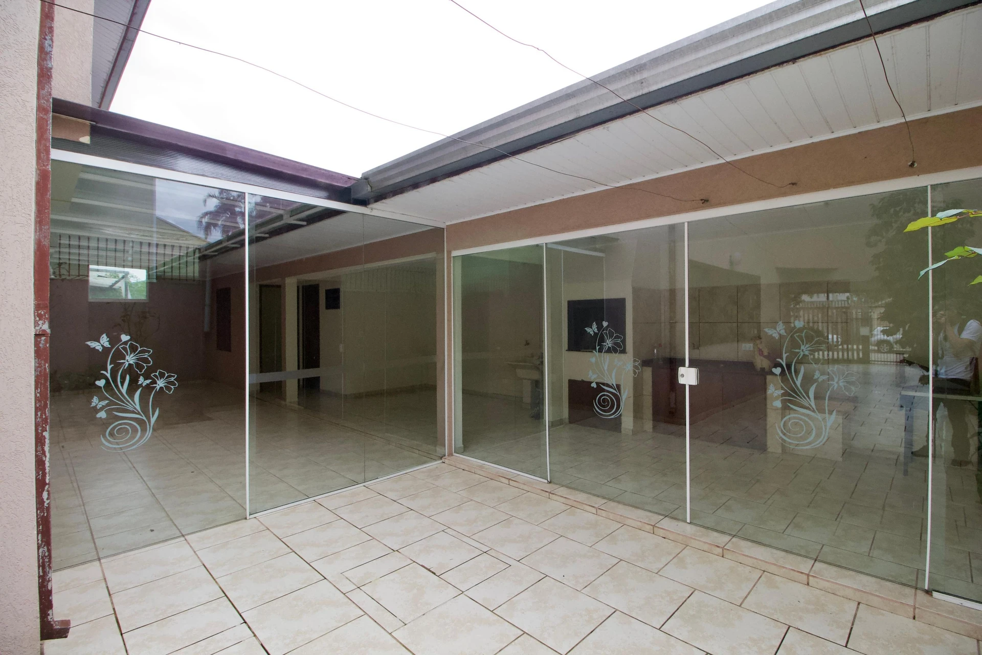 4-bedroom house with a garden in Curitiba — photo 35