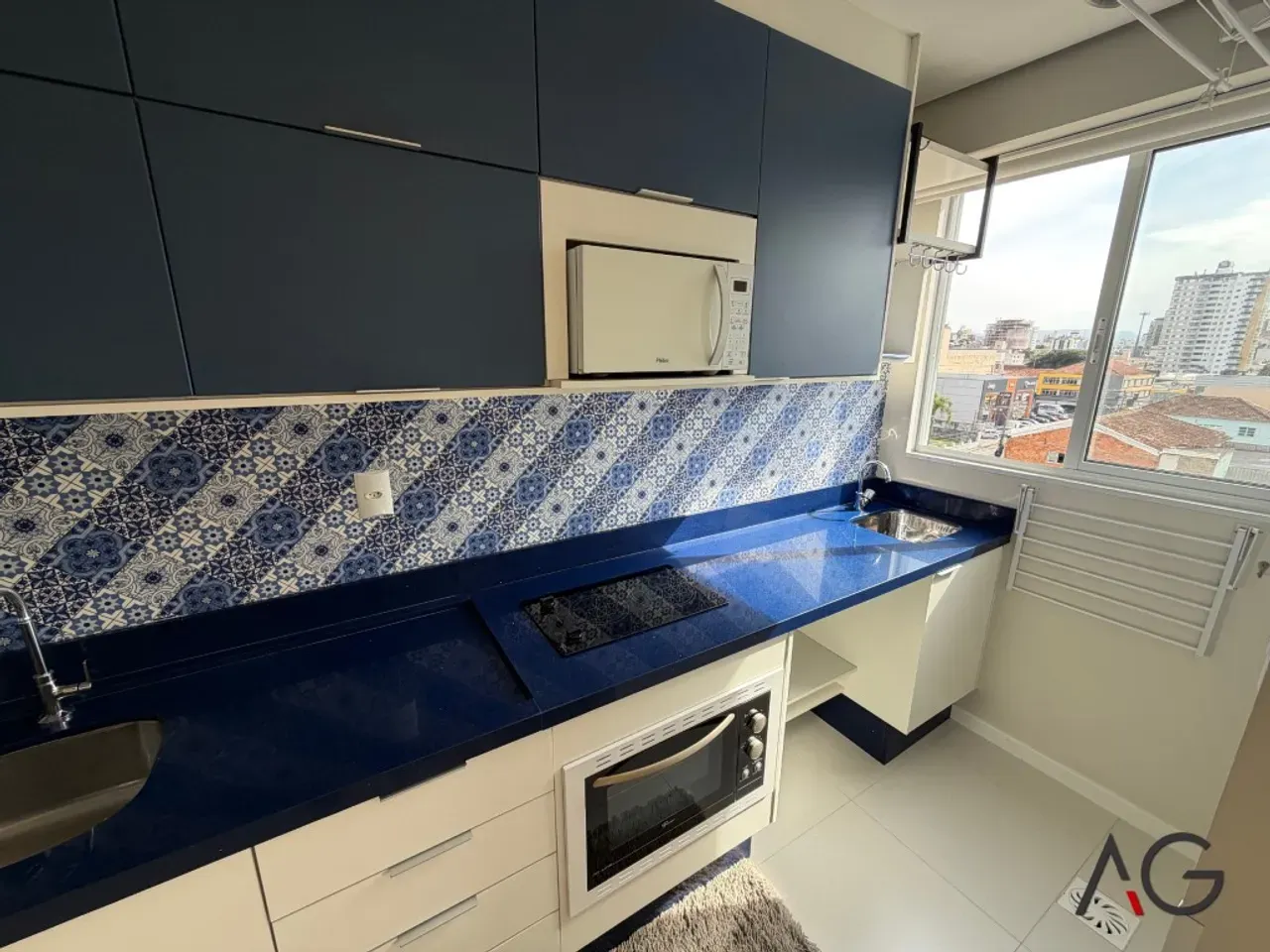 Furnished studio with open-plan kitchen and 2 parking spots — photo 6