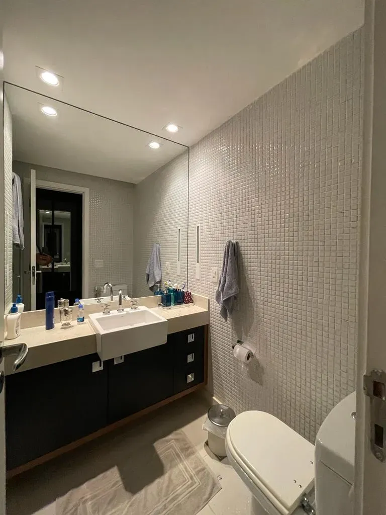 Furnished apartment with 4 bedrooms and open-plan kitchen — photo 31