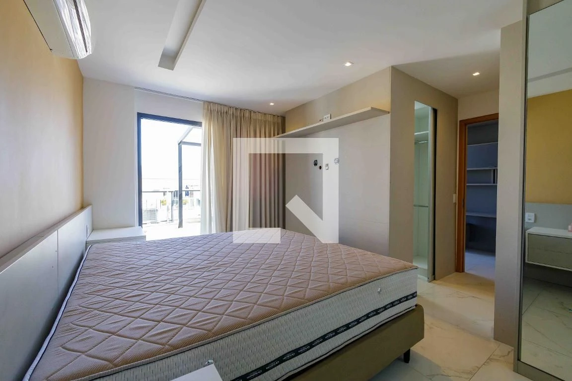 Apartamento mobiliado com 4 quartos e 4 banheiros — photo 12