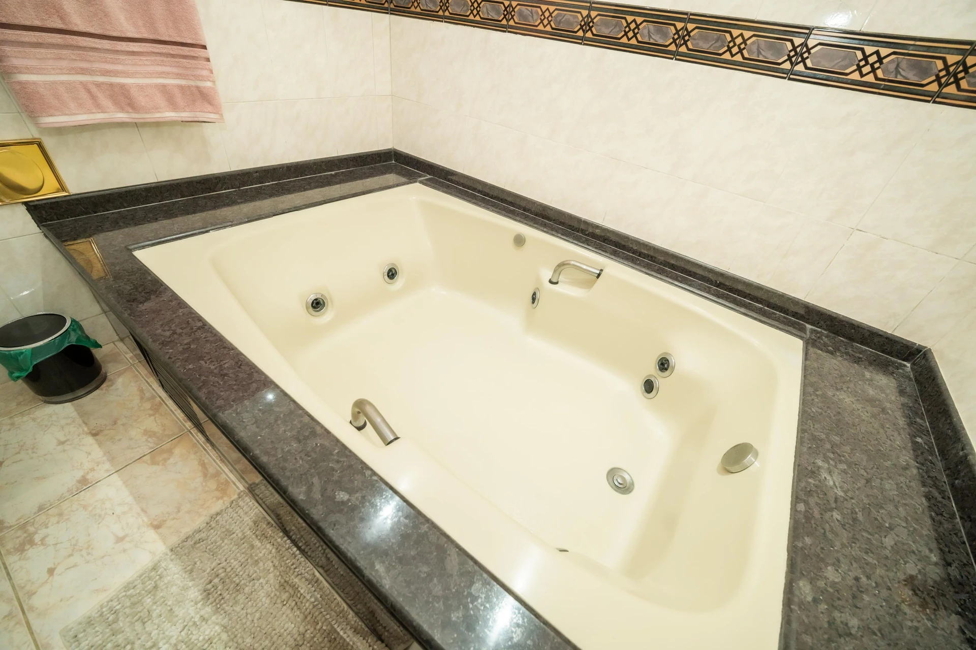 Furnished house, 449 m², with a jacuzzi — photo 25
