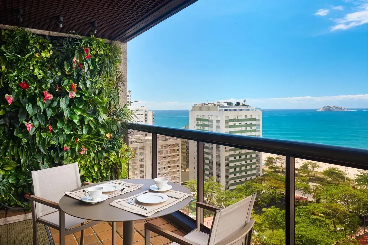 Furnished 2-bedroom apartment with balcony view — photo 5
