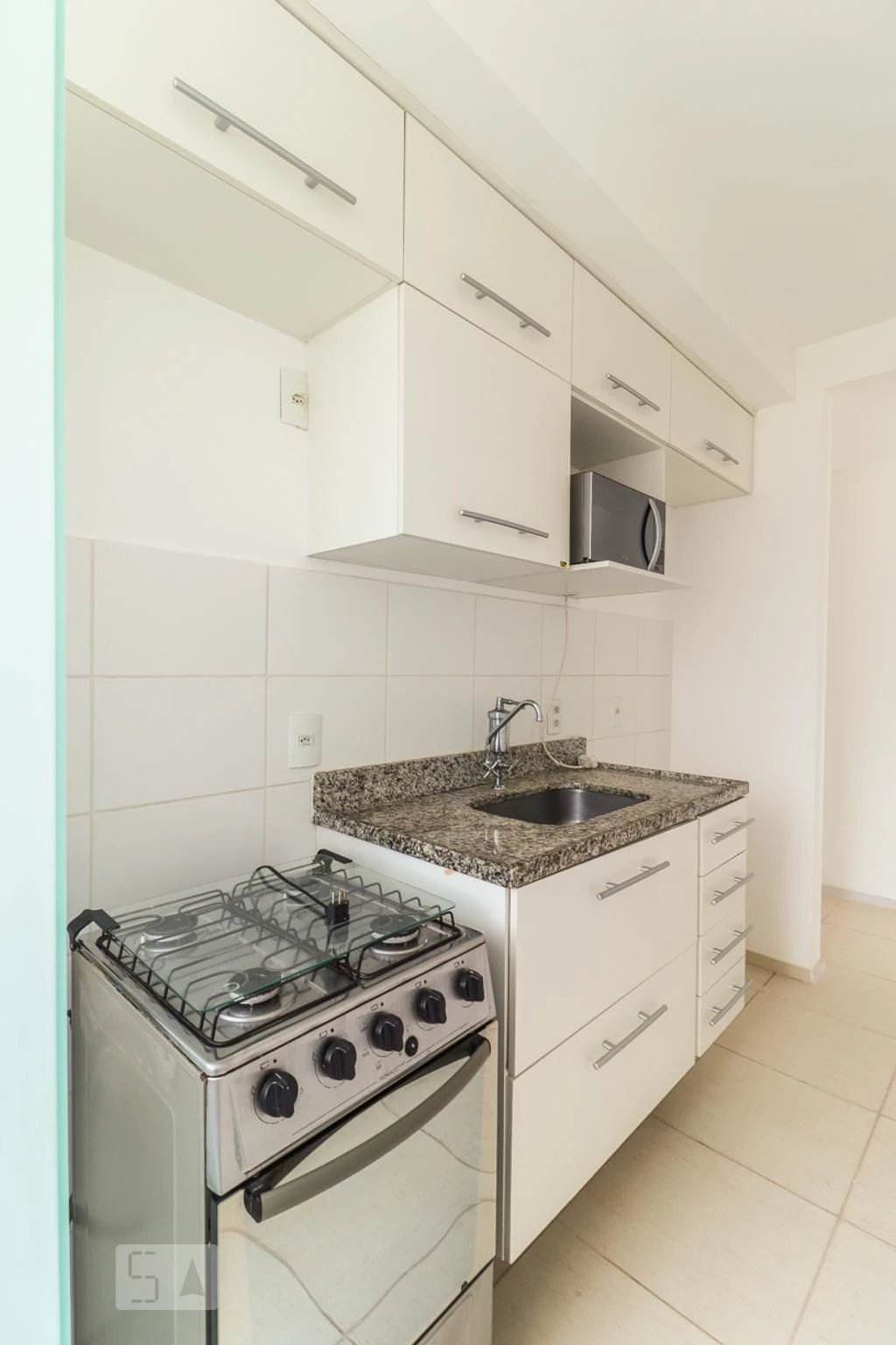 Unfurnished 3-bedroom apartment with balcony — photo 49