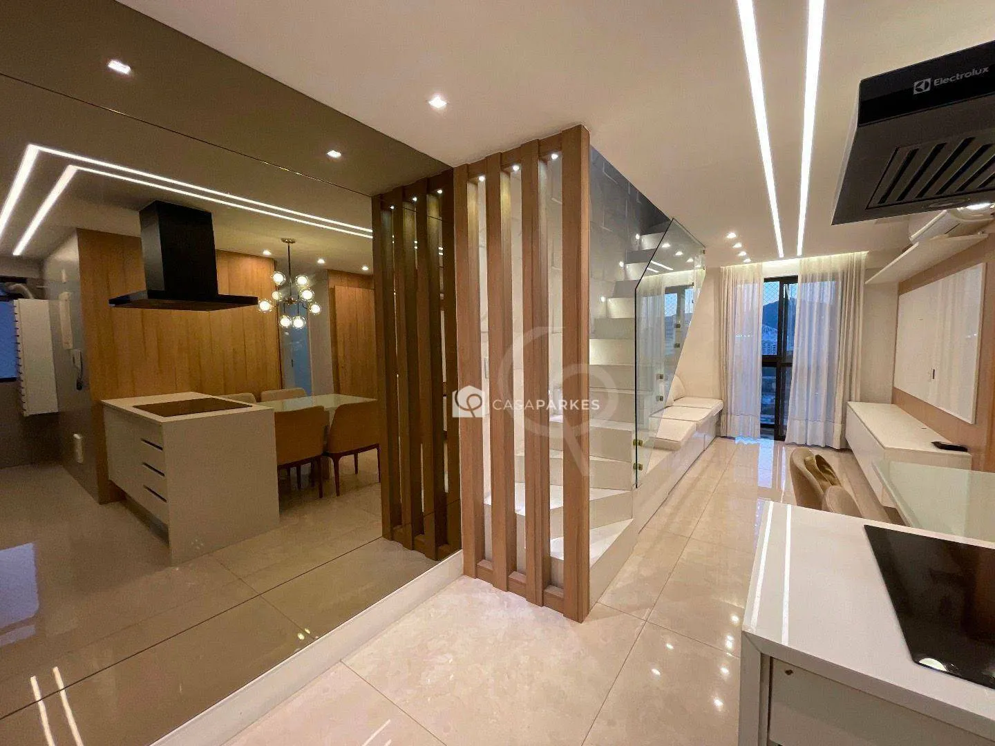 Balcony with a grill in a 3-bedroom apartment, 120 m² — photo 19