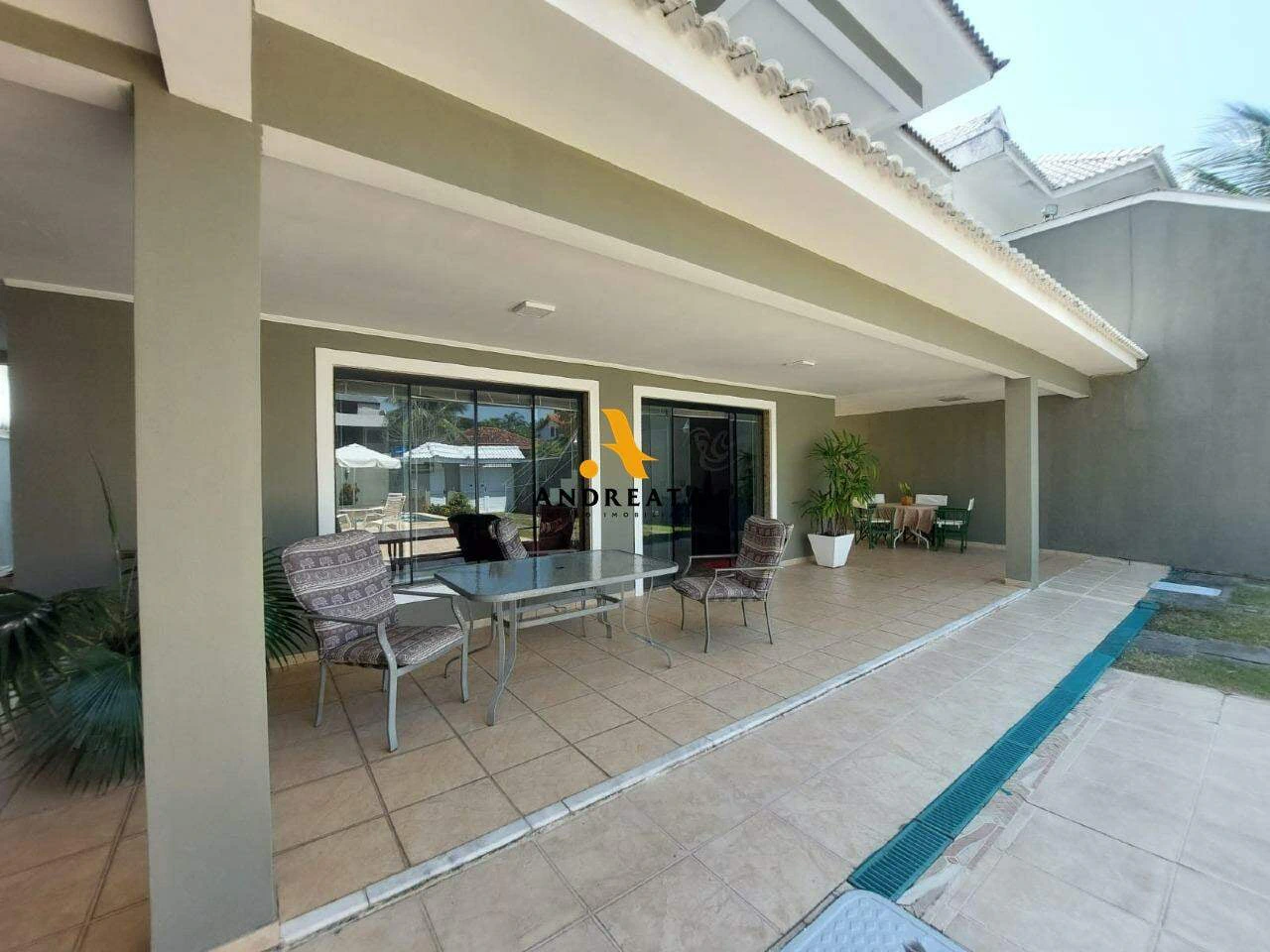 425 m² house with a private pool and a bathtub — photo 19