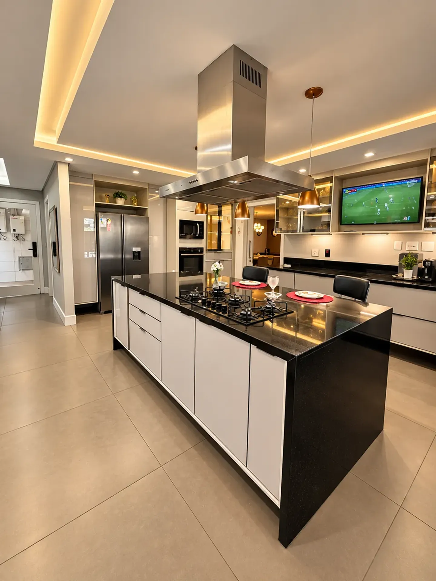 Furnished house, 980 m², with floor-to-ceiling windows — photo 13