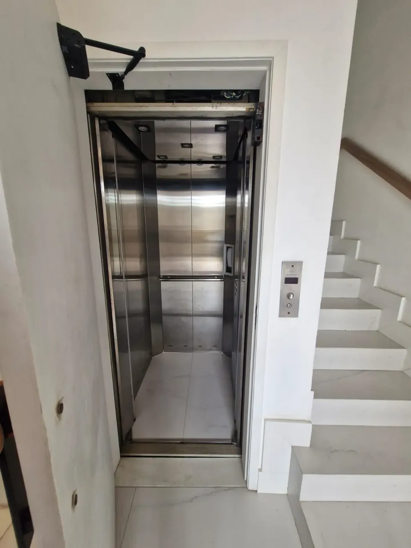 Furnished house, 280 m², with a water view — photo 46