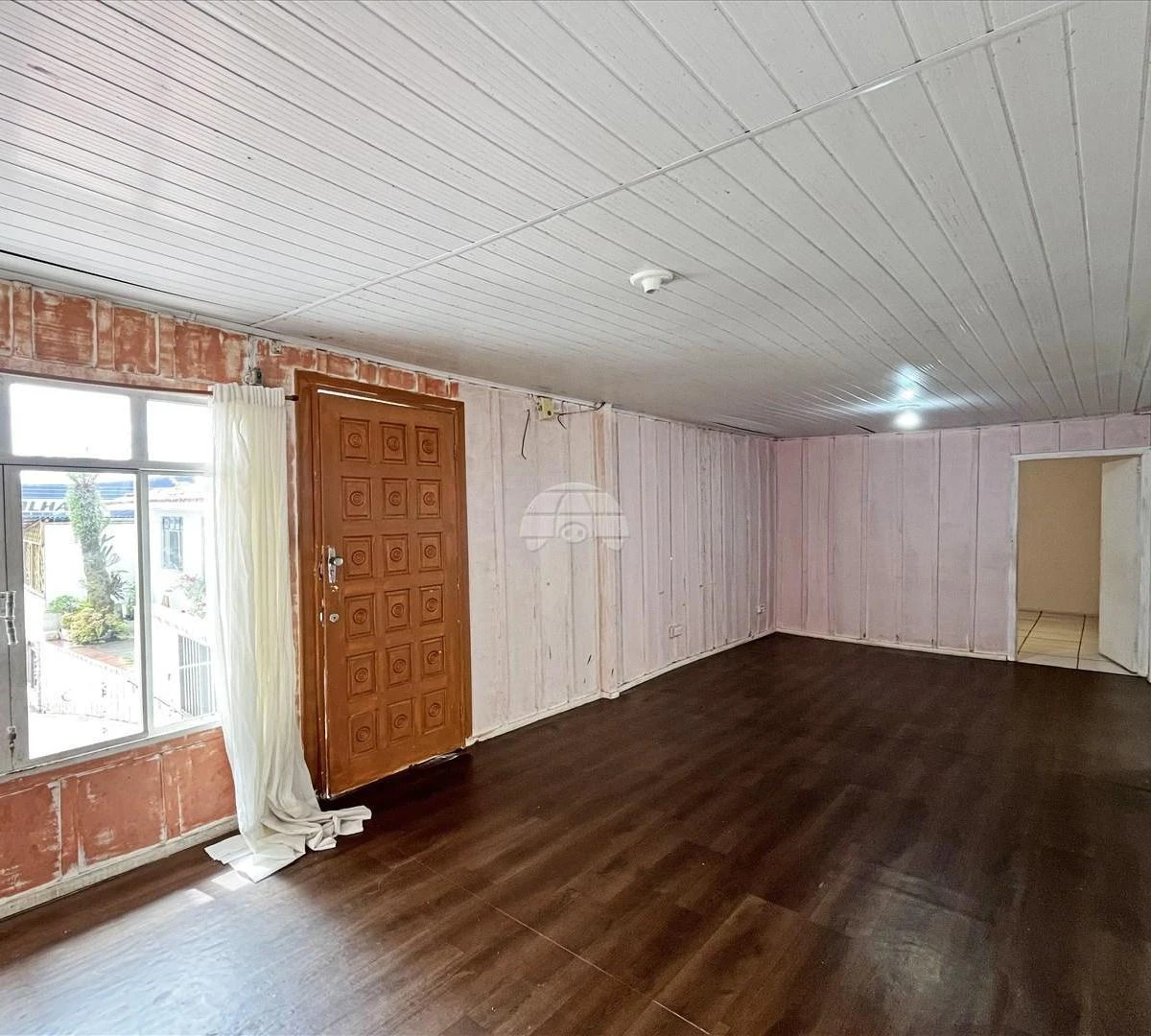 2-bedroom house with wood or laminate floors in Curitiba — photo 4
