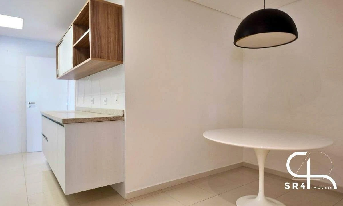 Furnished 186 m² apartment with 4 bedrooms and 2 en-suites — photo 27