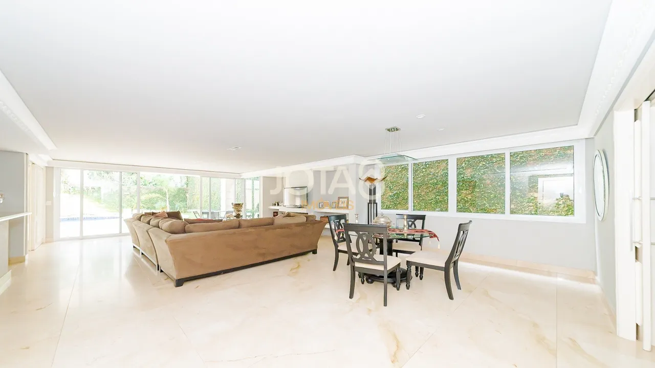 Furnished house with 5 bedrooms and 5 bathrooms