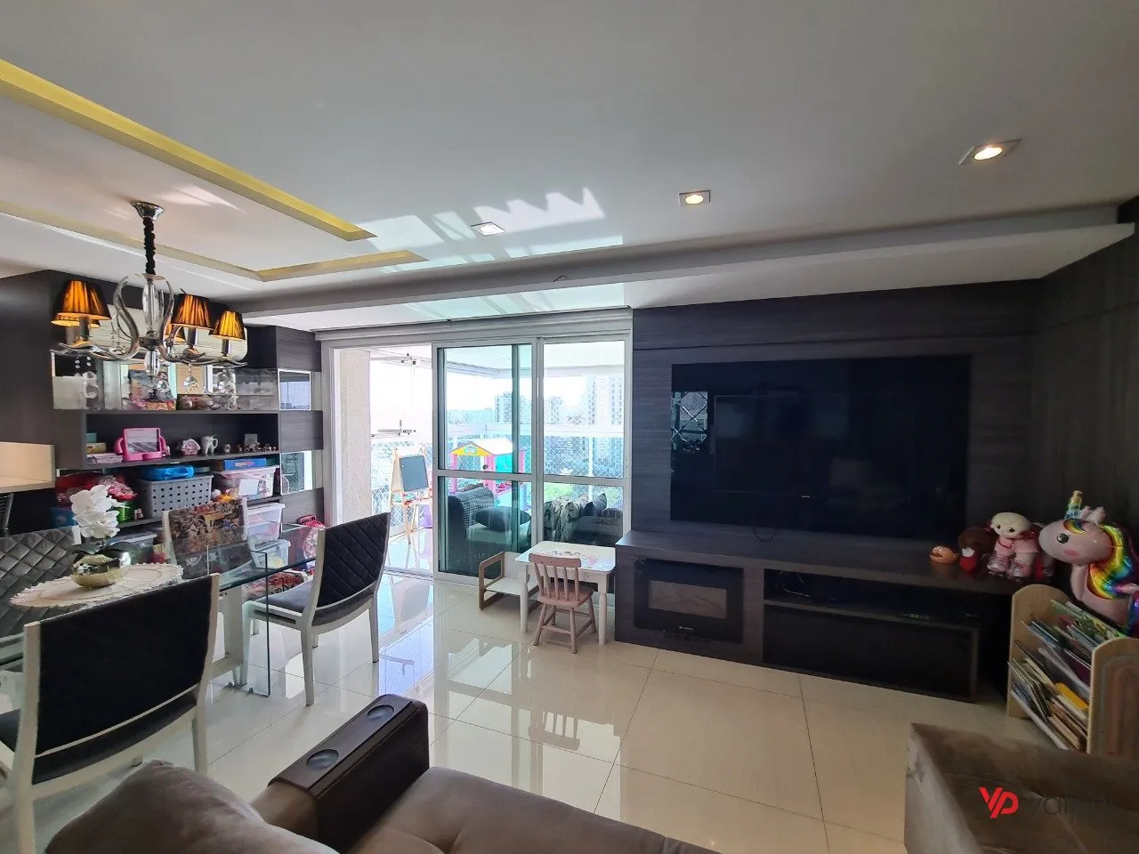 Furnished 2-bedroom apartment with enclosed balcony — photo 13