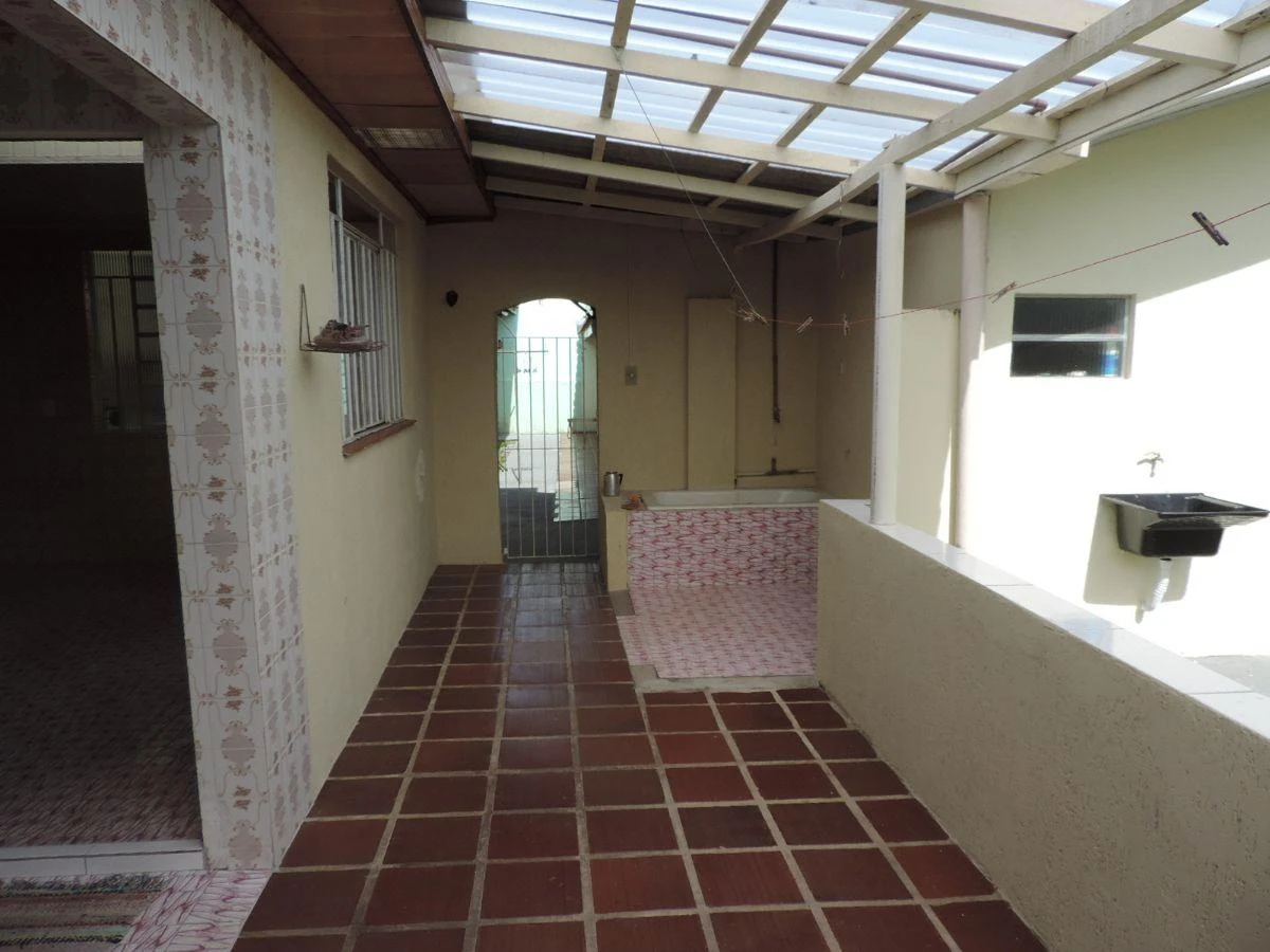 Wood or laminate floors in a one-bedroom house, 70 m² — photo 17
