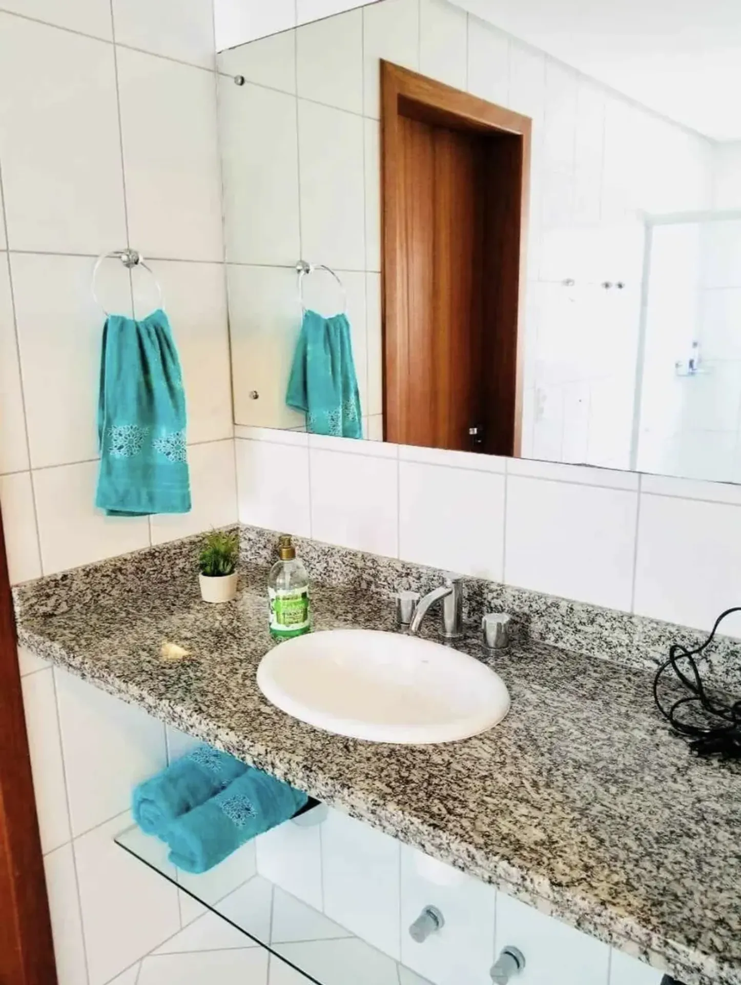 Furnished 181 m² apartment with 3 bedrooms and private garden — photo 15