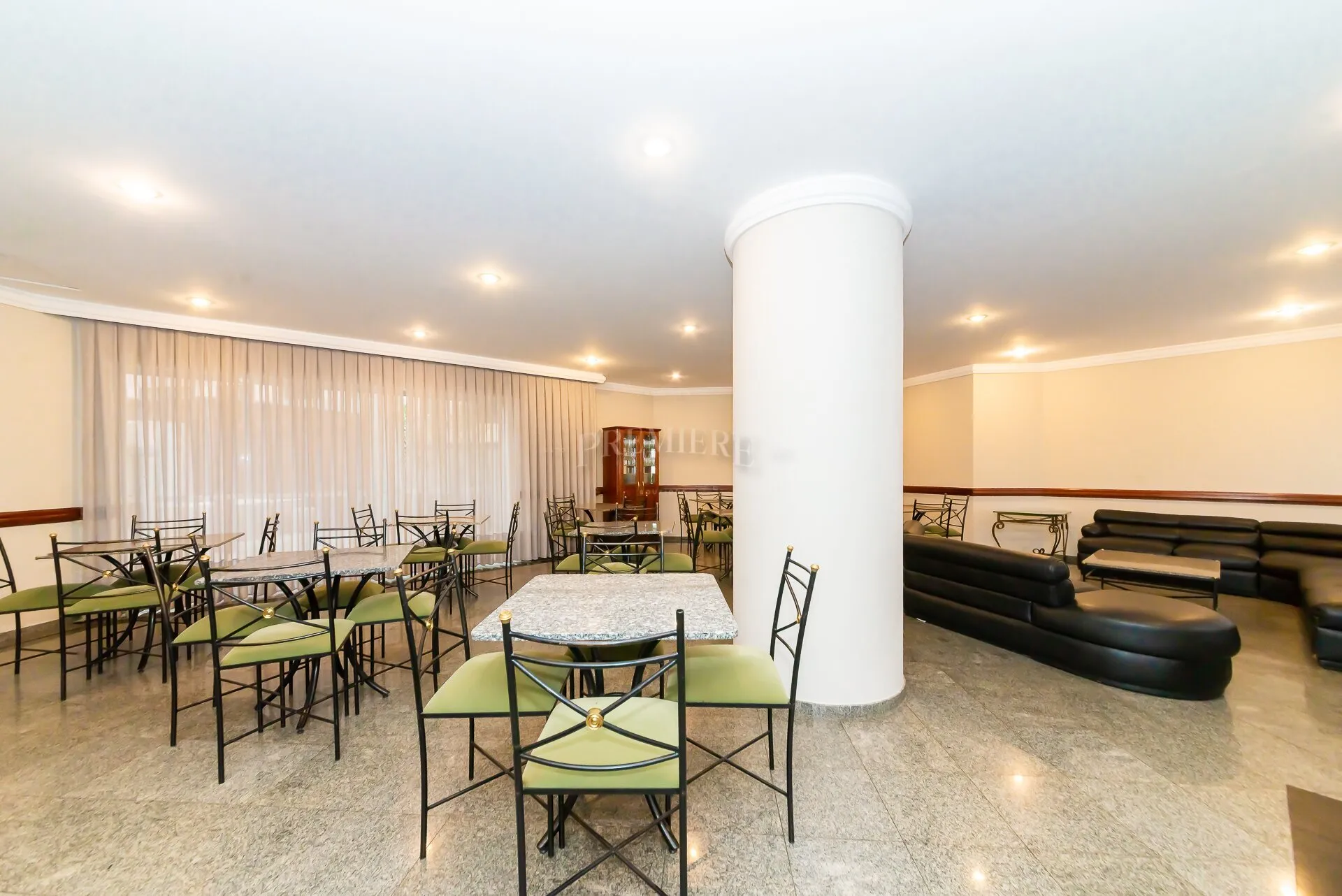 Apartamento de 4 dormitorios con balcón, 265 m² y 2 plazas — photo 32