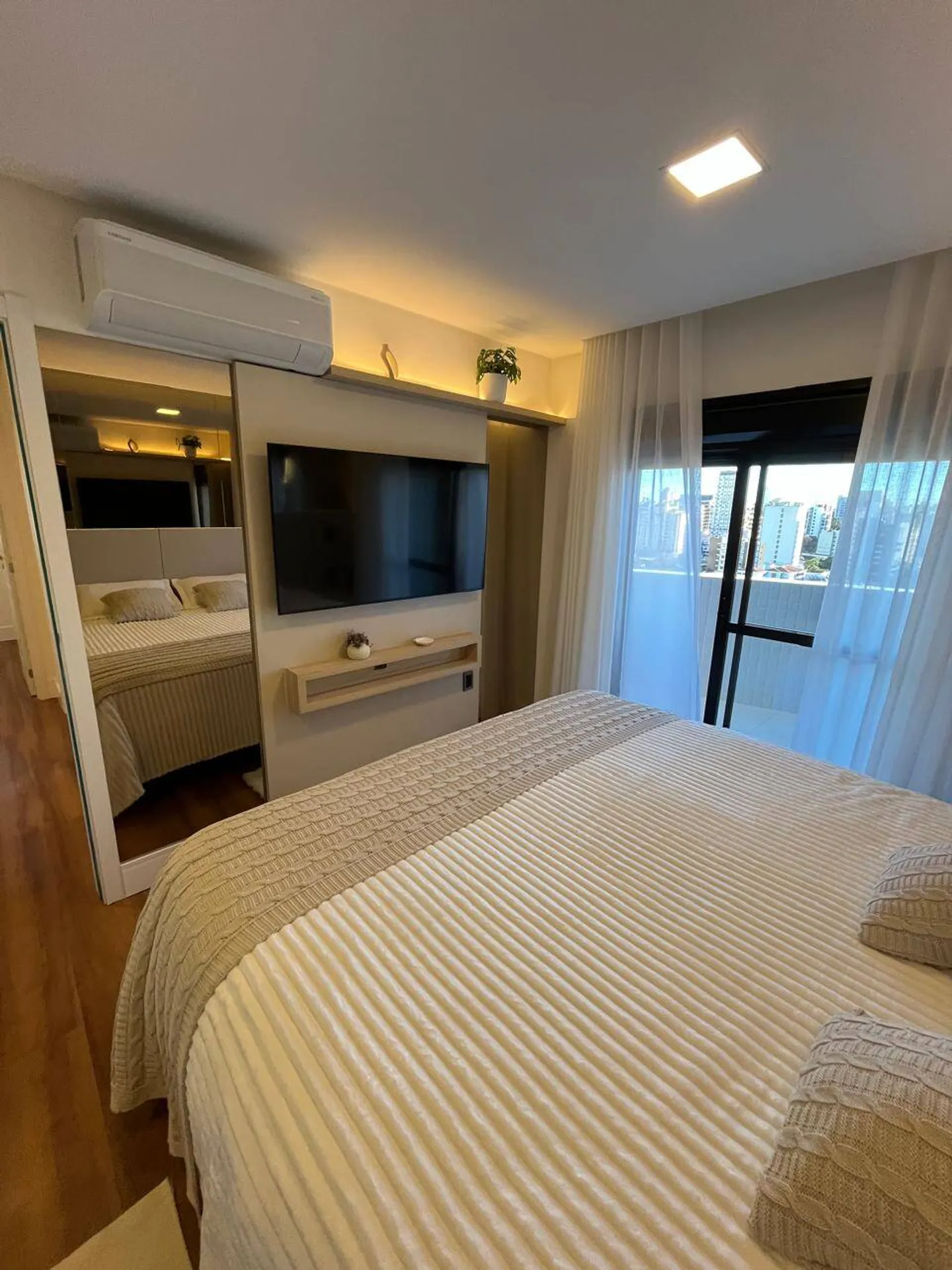 Apartamento mobiliado de 280 m² com 3 quartos e 3 banheiros