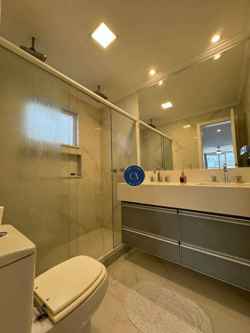 House with 6 bedrooms and 7 bathrooms, 484 m² — photo 18