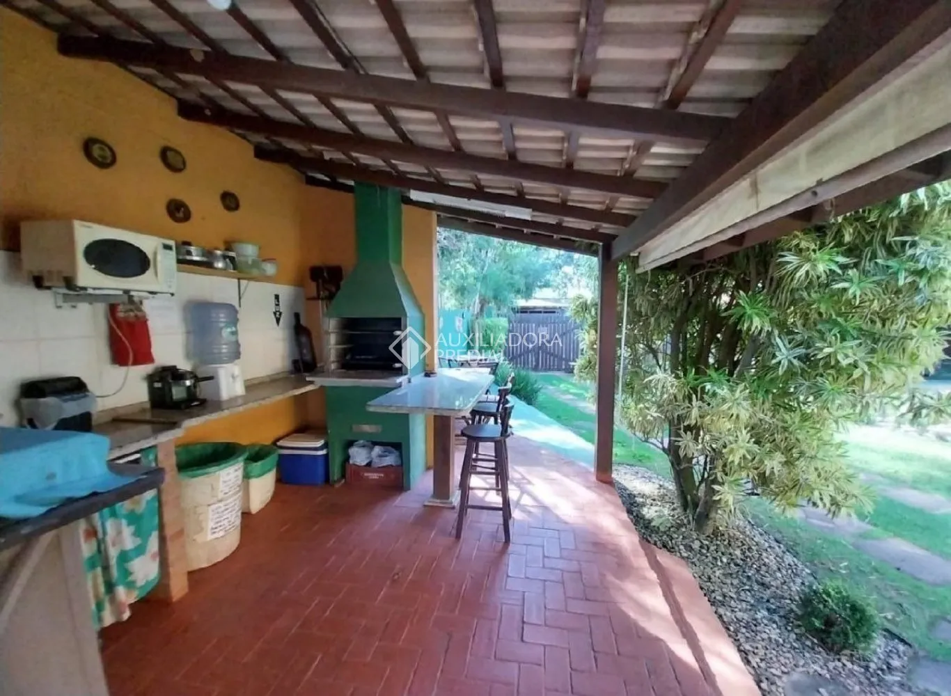 1-bedroom apartment with a compact kitchenette area — photo 12